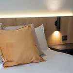 Urbana Suites