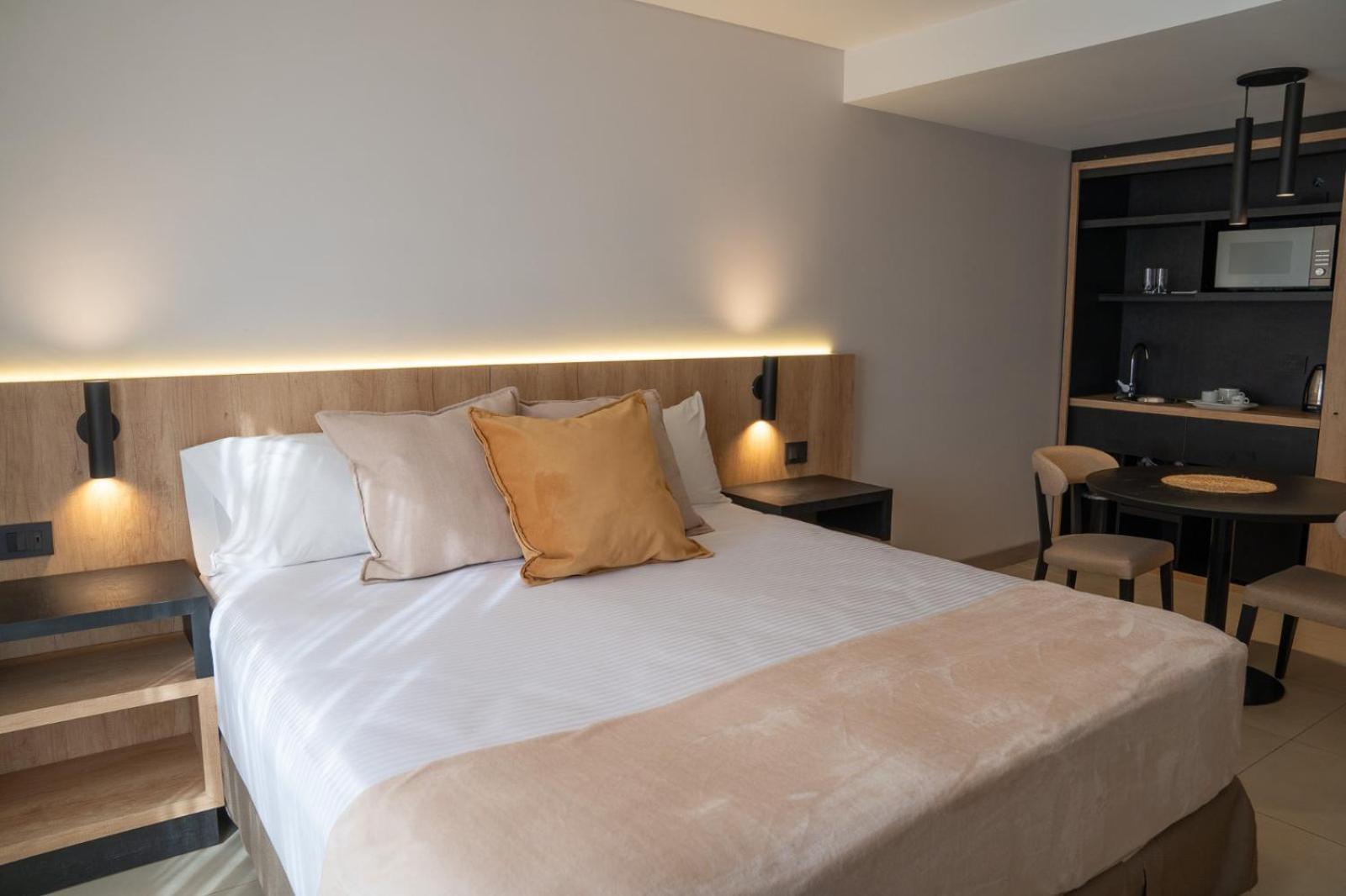 Urbana Aparthotel Mendoza