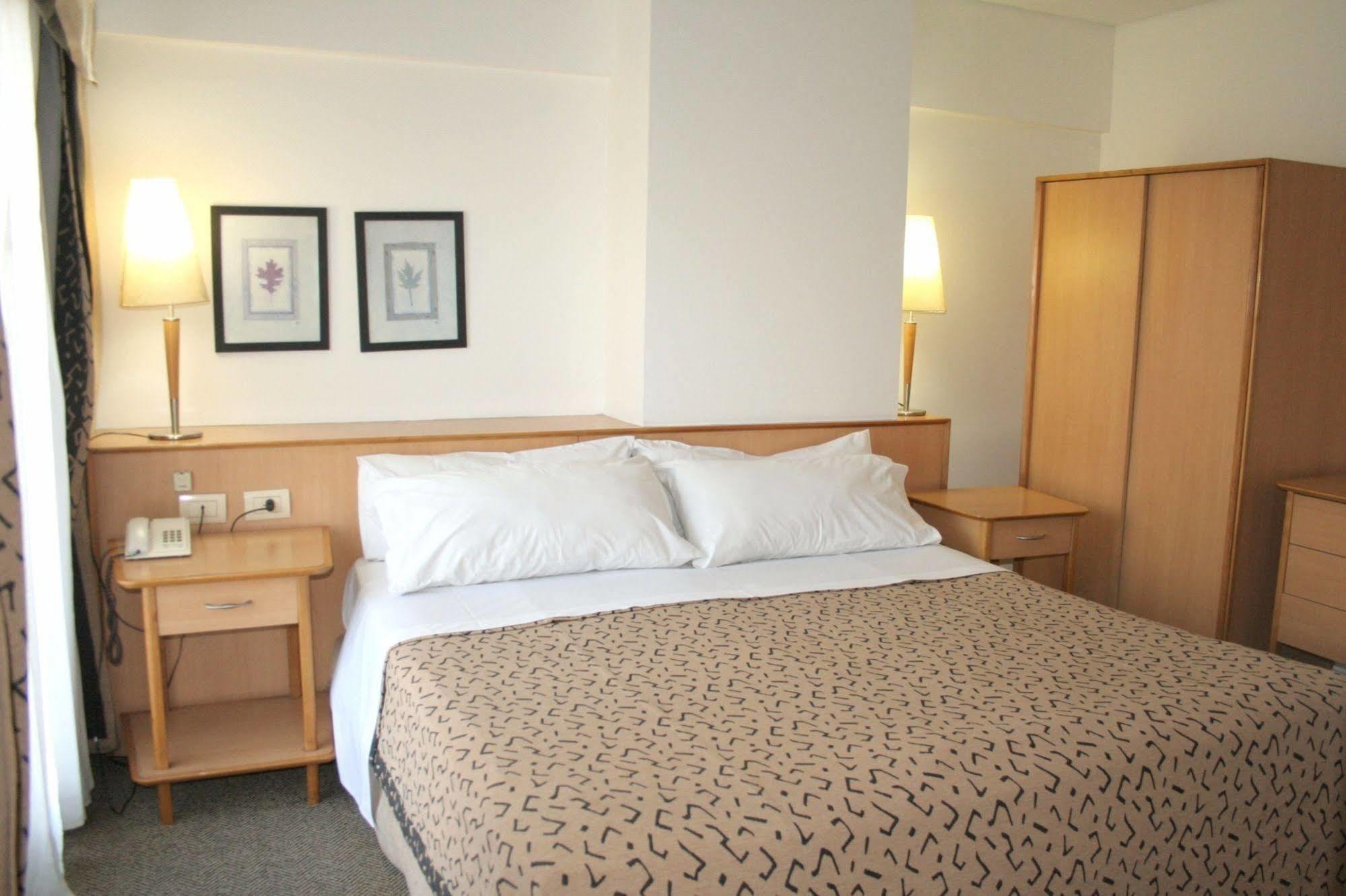 Aparthotel Urbana 3*